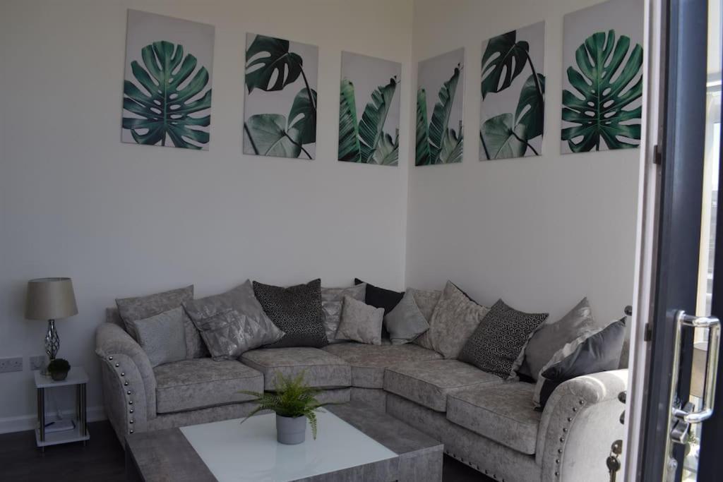 The Paisley Penthouse - Abbey View Apartment Bagian luar foto