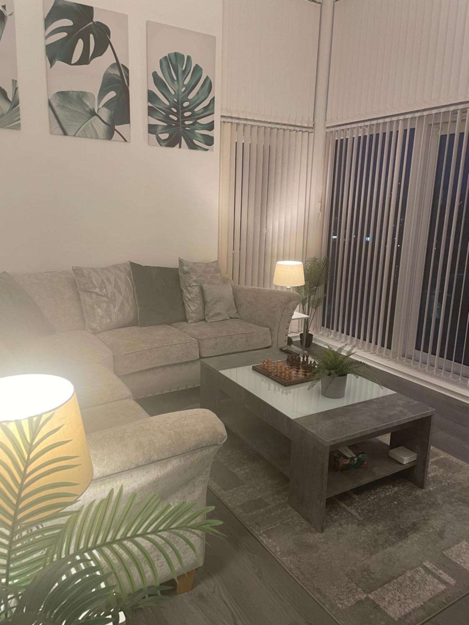 The Paisley Penthouse - Abbey View Apartment Bagian luar foto