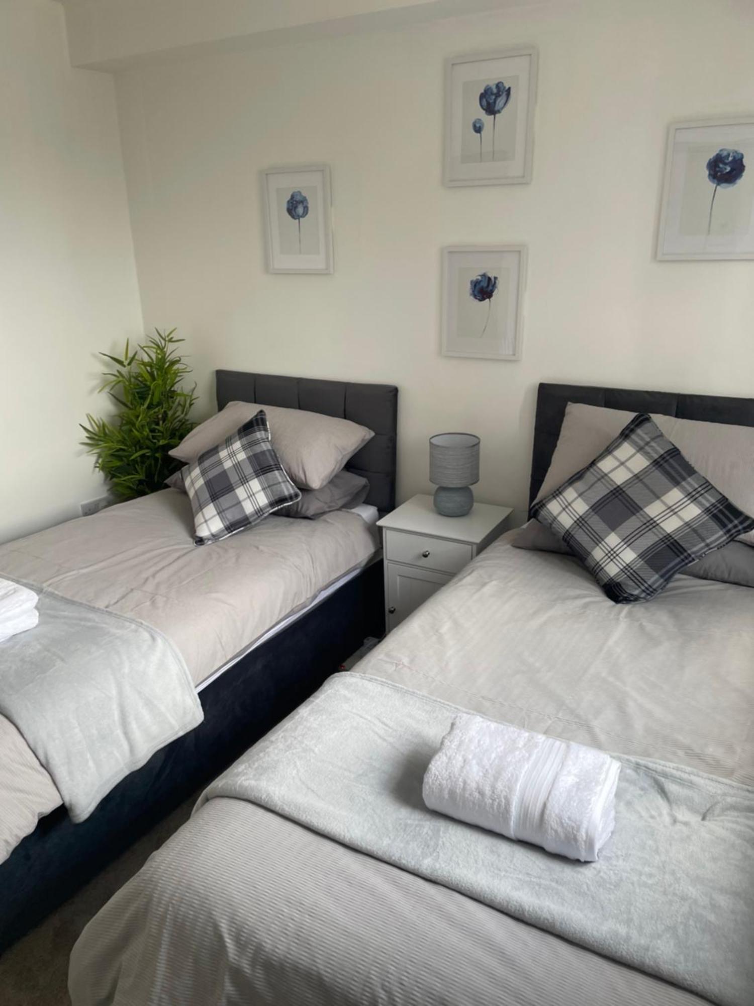 The Paisley Penthouse - Abbey View Apartment Bagian luar foto