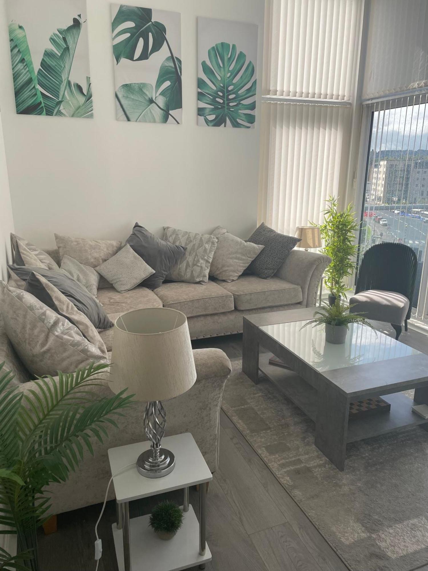 The Paisley Penthouse - Abbey View Apartment Bagian luar foto